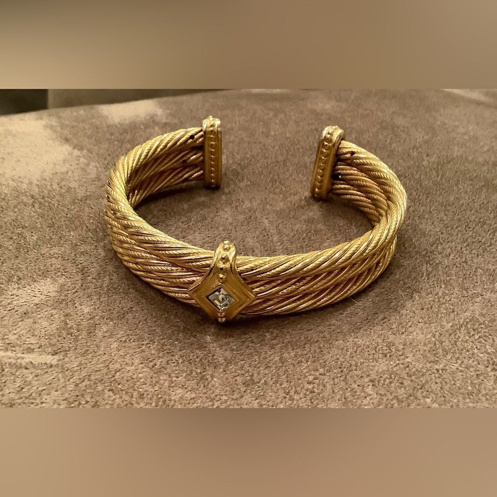 Vintage Triple Twisted Cable Wave Design Cuff Bracelet diamond shaped stone